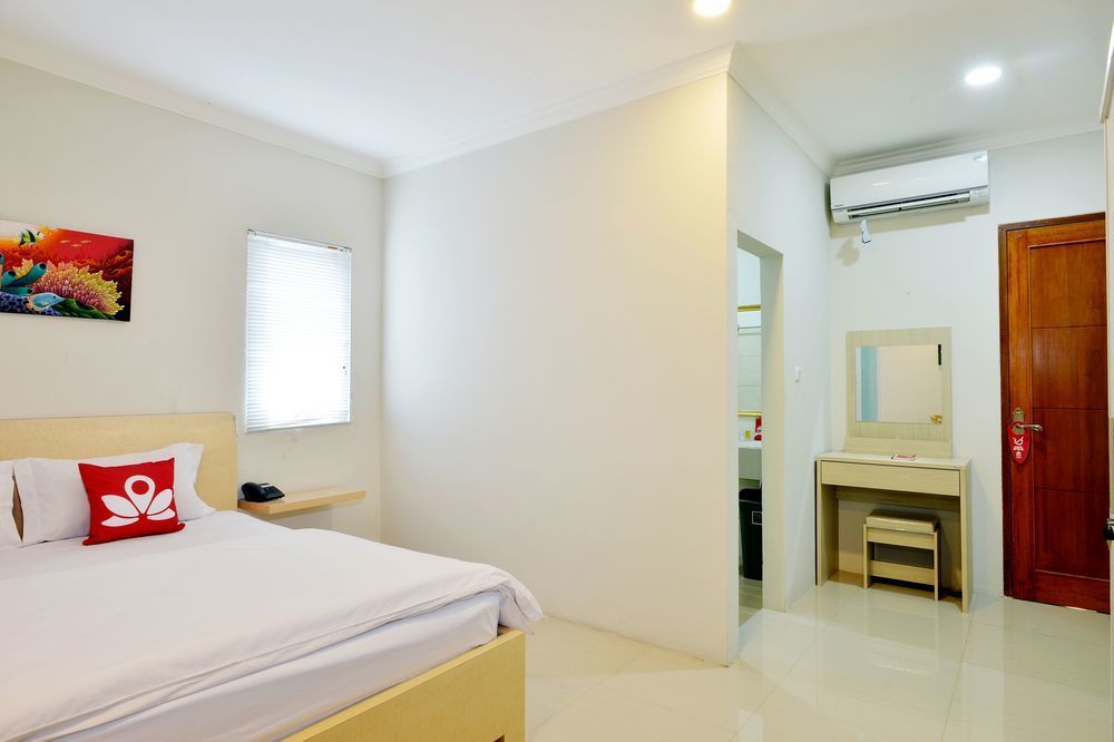 Kemang Eleven Hotel Jakarta Exterior foto